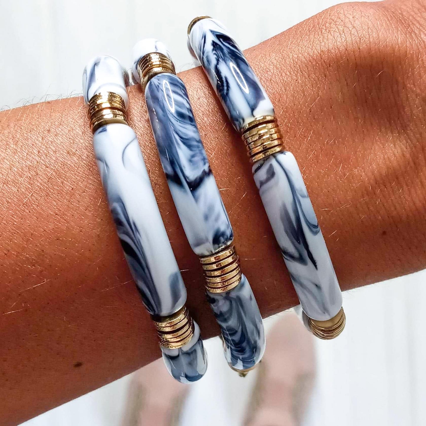 Savvy Bling White/Navy Marble Acrylic Bamboo Bracelet