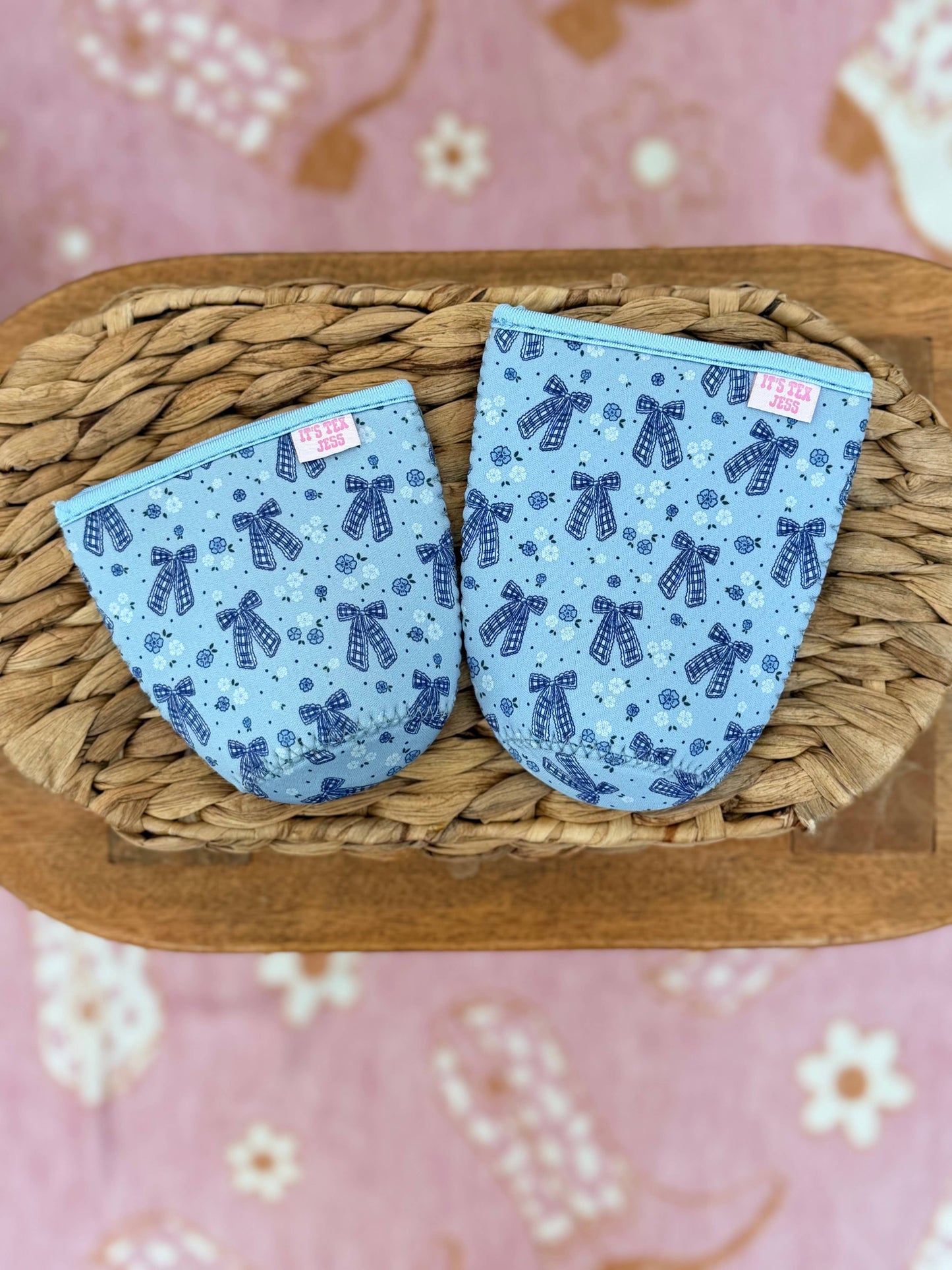 It's Tex Jess - Iced Coffee Sleeve - Blue Gingham Bows