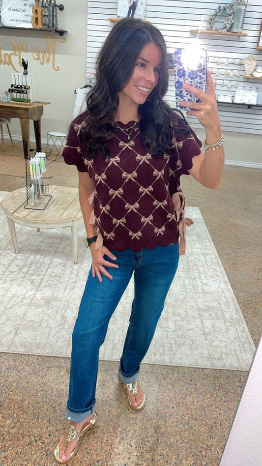 KAYLA BOW PATTERN WITH SIDE TIE SHORT SLEEVE TOP - BURGUNDY
