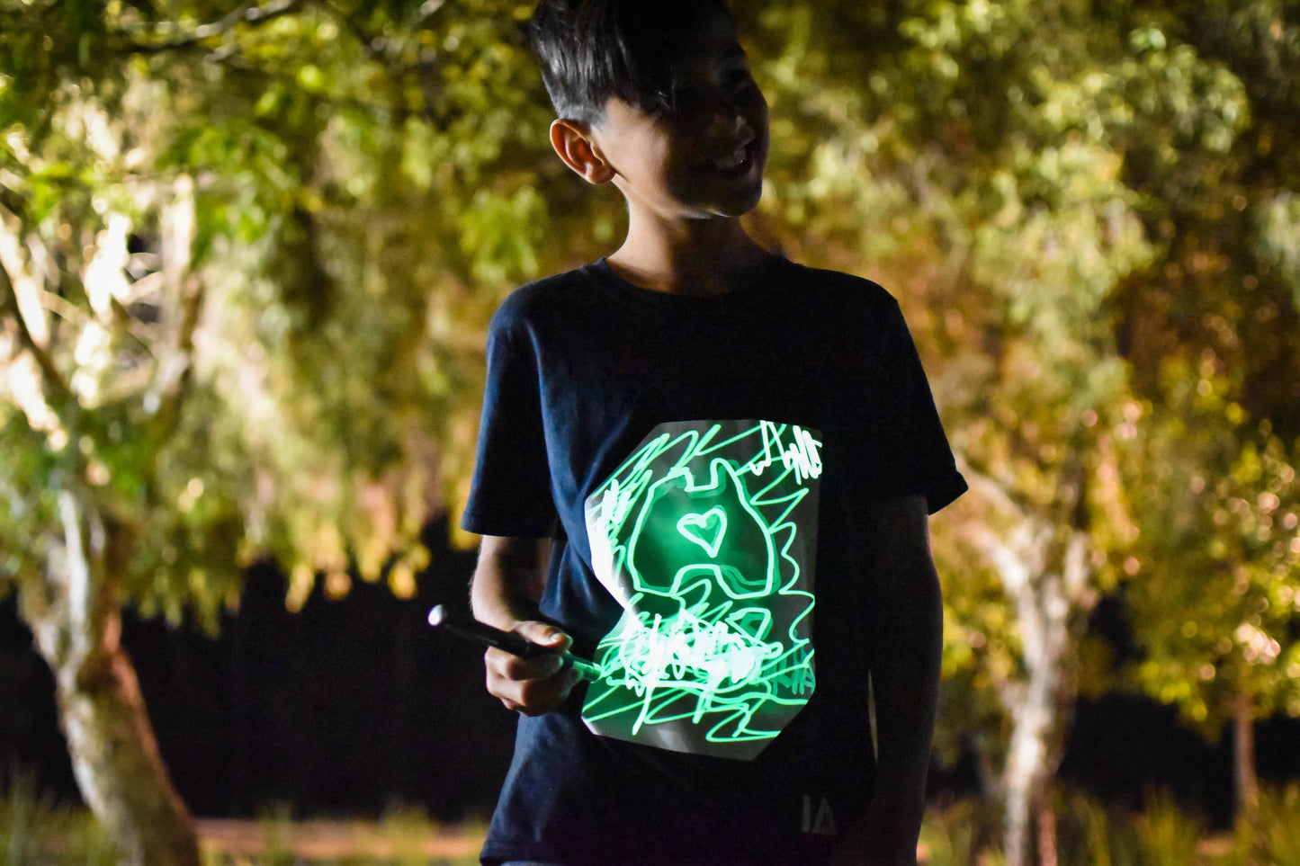 Illuminated Apparel - Kids Interactive Glow T-Shirt - Black: 5-6 Yrs