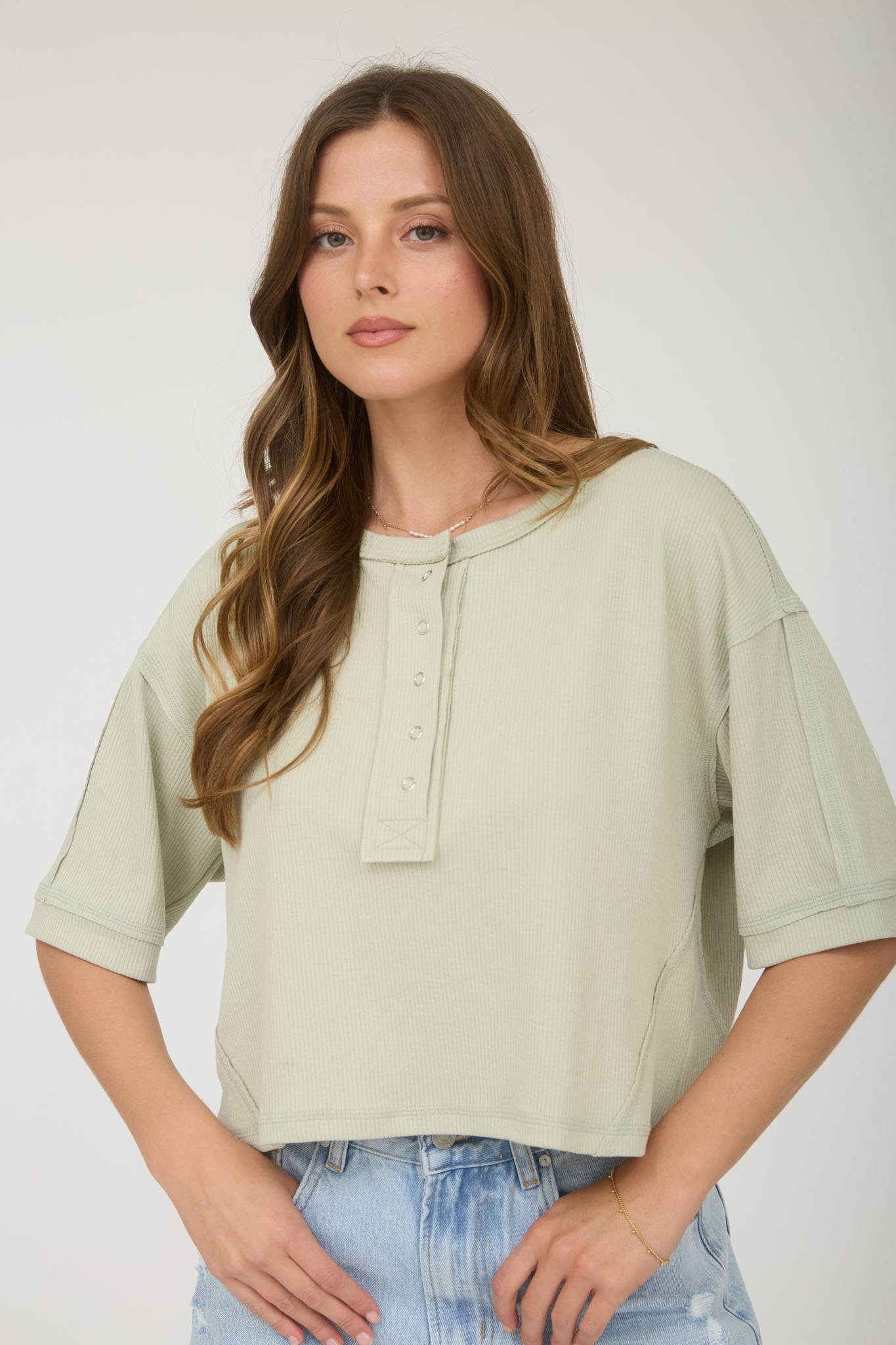 J.O.A - EXPOSED SEAM SHORT SLEEVE BOXY HENLEY KNIT TOP