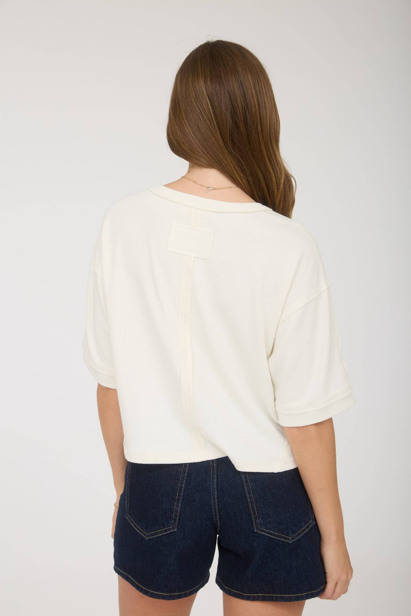 J.O.A - EXPOSED SEAM SHORT SLEEVE BOXY HENLEY KNIT TOP
