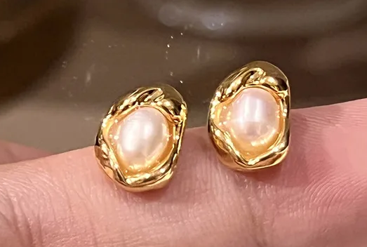 Kisha Stud Pearl Earrings